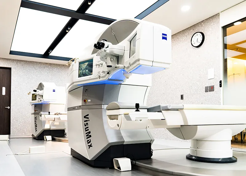 VisuMax laser inside the operating room at Bright Eye Clinic